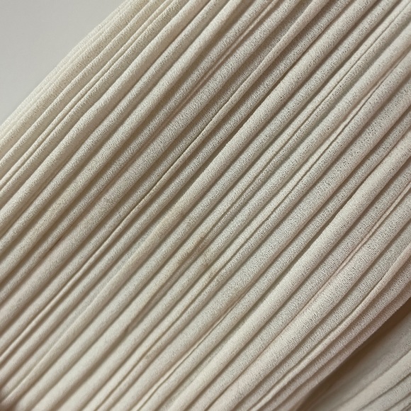 Vintage pleated dress with puff sleeves - Picture 9 of 9